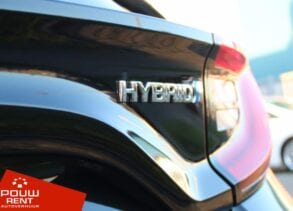 Kleine middenklasse auto hybride automaat