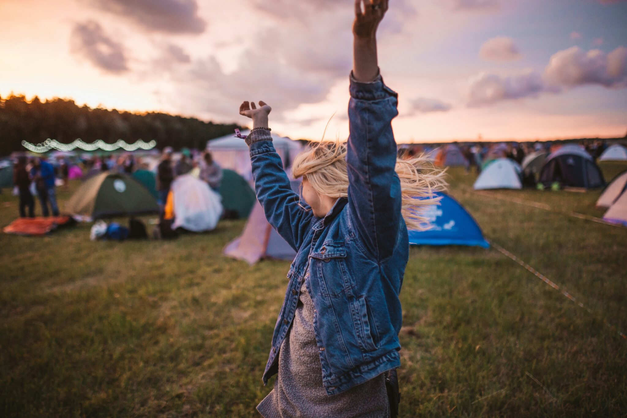 Samen met vrienden naar een festival? Huur een busje bij Pouw Rent!